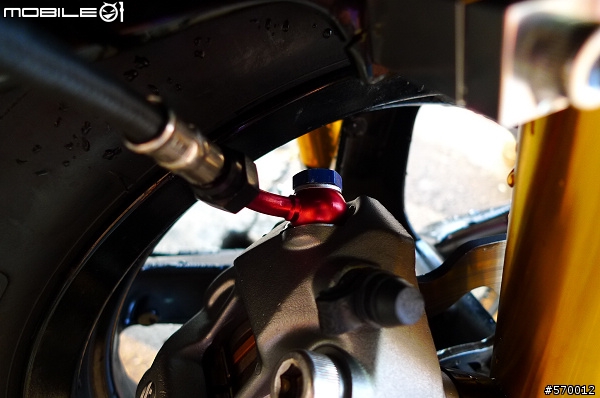 制動--神兵利器--Brembo一體成形輻射卡鉗+FREN TUBO 碳纖維油管