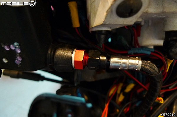 制動--神兵利器--Brembo一體成形輻射卡鉗+FREN TUBO 碳纖維油管