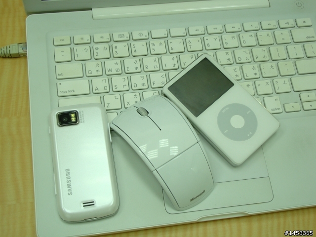 白色Mac.Ipod.Arc與S8000敗家入手啦