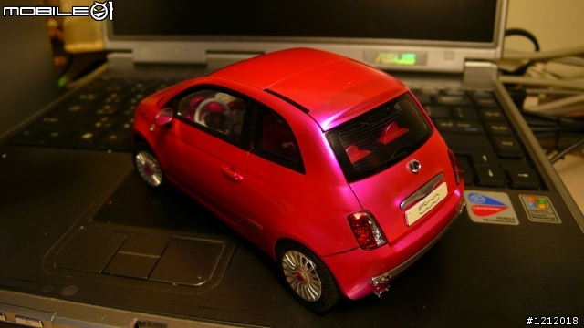 女王一同完成之 New Fiat 500 Barbie custom亮晶晶版
