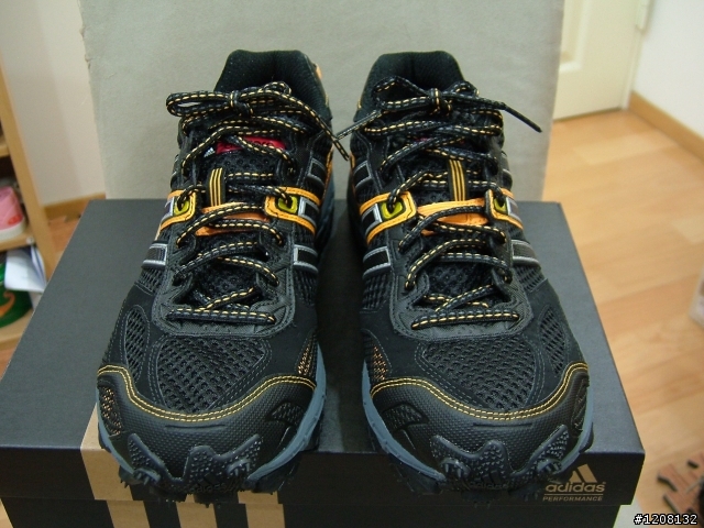 分享：adizero XT 專業越野跑鞋