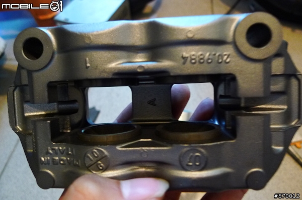 制動--神兵利器--Brembo一體成形輻射卡鉗+FREN TUBO 碳纖維油管
