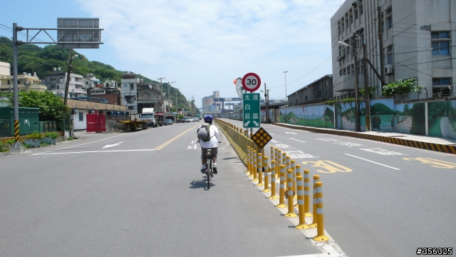 [遊記] 單車基隆東西岸經典行-觀看麗星郵輪進港+基隆燈塔.....