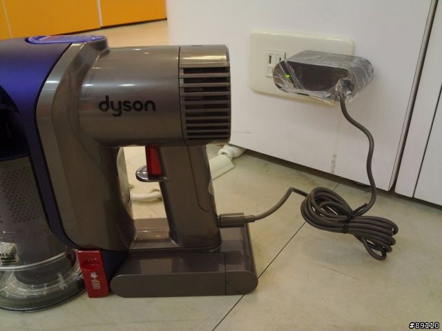 新登場,手提吸塵器界中的小霸王!! DYSON DC31開箱分享