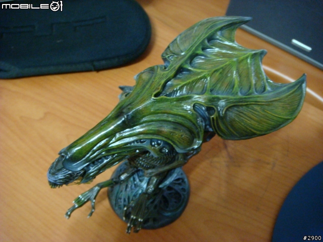 完美的生物 (ALIEN QUEEN) 胸像
