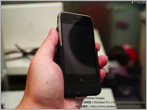 又一款 iPhone 3G/3GS 專用備用電池保護殼 Case-Mate fuel，可控制供電喔