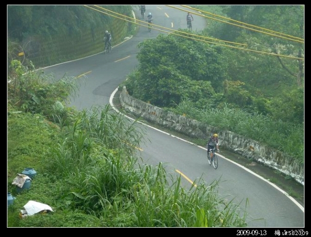 [分享]2009/9/13 梅山36彎 (黑白拍)