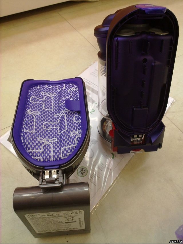 新登場,手提吸塵器界中的小霸王!! DYSON DC31開箱分享