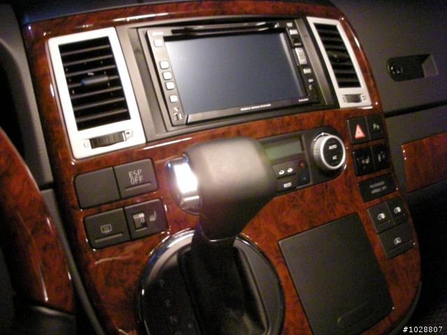 (分享)VW T5 Multivan HL 神奇小桌子