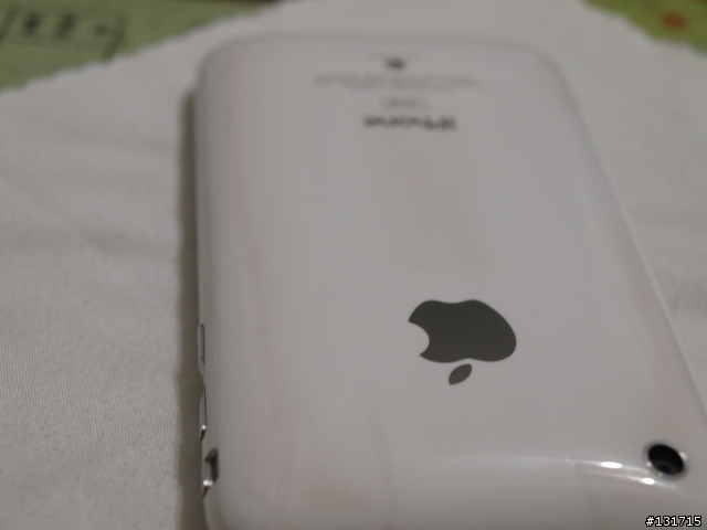 白色iPhone背蓋被皮套染色  該如何清除