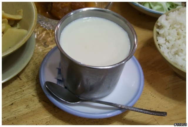 還算平價的炸豬排套餐 雖然不是很道地的日式風味 但是和式的感受卻是有的 若是想要吃飽又想要吃較多樣化的簡式套餐(又稱簡餐) 可以來這家店試試 有許多菜單還沒有試過 有點像尋寶 刺激中帶點愉悅 歡迎光臨