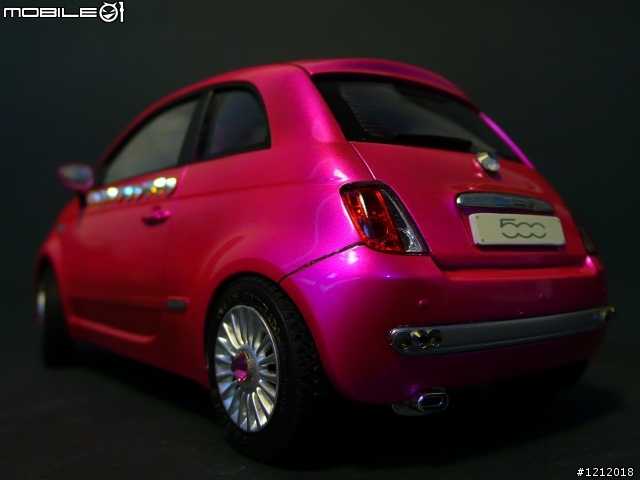 女王一同完成之 New Fiat 500 Barbie custom亮晶晶版