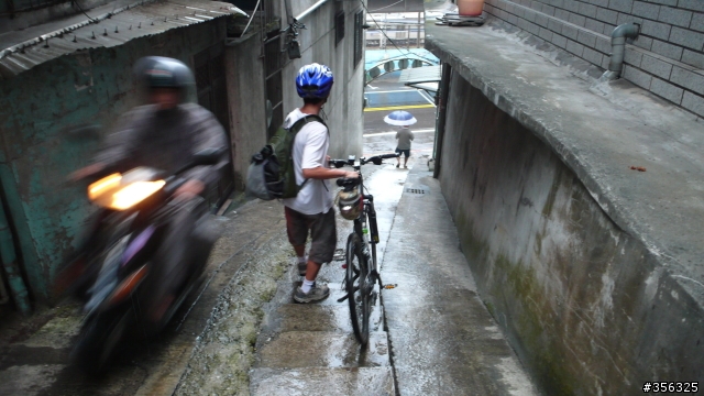 [遊記] 單車基隆東西岸經典行-觀看麗星郵輪進港+基隆燈塔.....