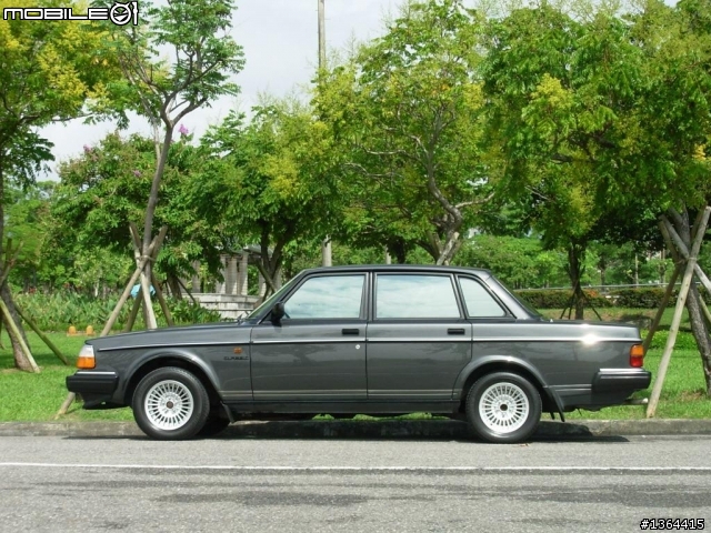 懷舊的老VOLVO 240GLE 坦克車分享
