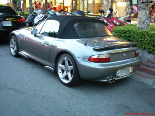 [巧遇] 不知道型號的復古雙門跑車