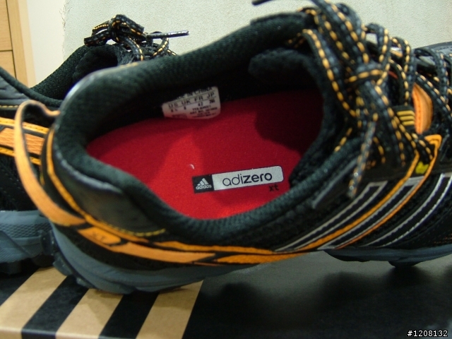 分享：adizero XT 專業越野跑鞋