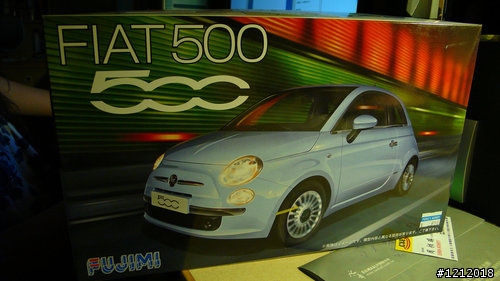 女王一同完成之 New Fiat 500 Barbie custom亮晶晶版