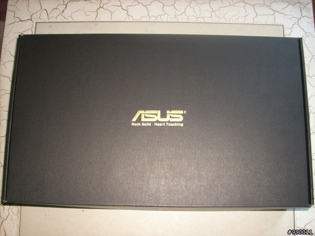 ASUS EAH4890顯卡 之極不專業開箱
