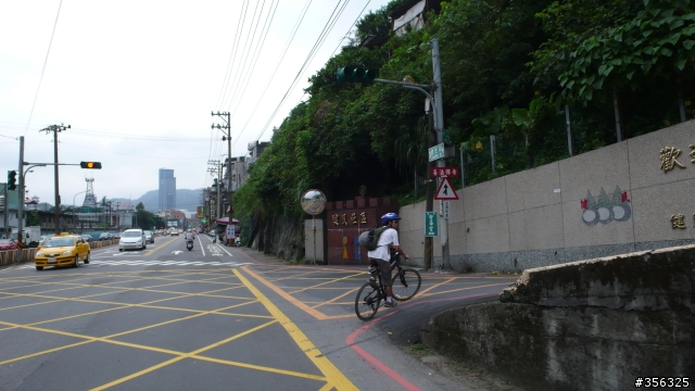 [遊記] 單車基隆東西岸經典行-觀看麗星郵輪進港+基隆燈塔.....