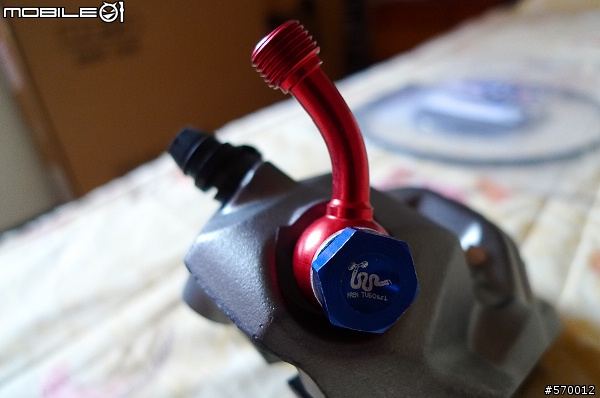 制動--神兵利器--Brembo一體成形輻射卡鉗+FREN TUBO 碳纖維油管