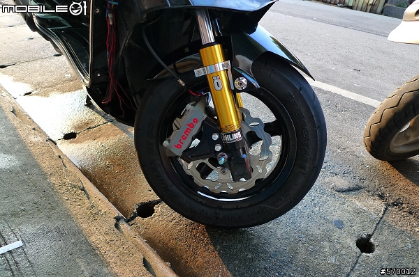 制動--神兵利器--Brembo一體成形輻射卡鉗+FREN TUBO 碳纖維油管