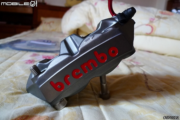 制動--神兵利器--Brembo一體成形輻射卡鉗+FREN TUBO 碳纖維油管