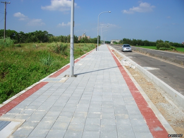 楊梅--富豐南路自行車道必要性? 是否有浪費公款之嫌?