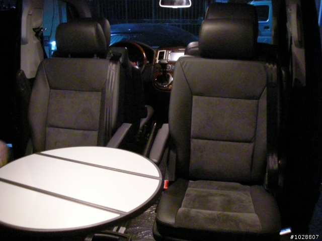 (分享)VW T5 Multivan HL 神奇小桌子