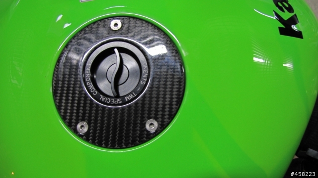 低調開箱~TWM CARBON 快開油箱蓋