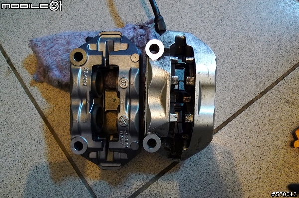 制動--神兵利器--Brembo一體成形輻射卡鉗+FREN TUBO 碳纖維油管