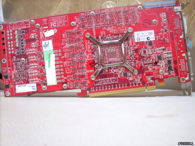 ASUS EAH4890顯卡 之極不專業開箱