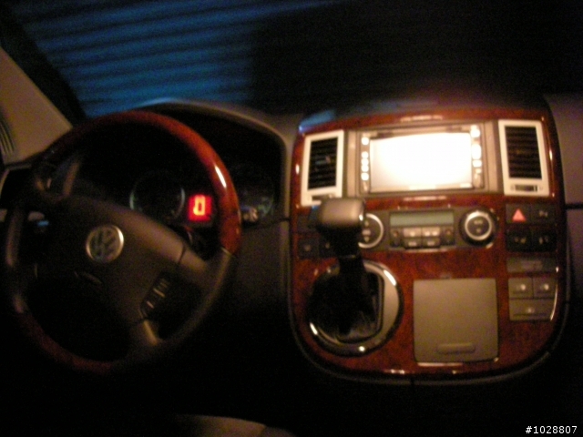 (分享)VW T5 Multivan HL 神奇小桌子