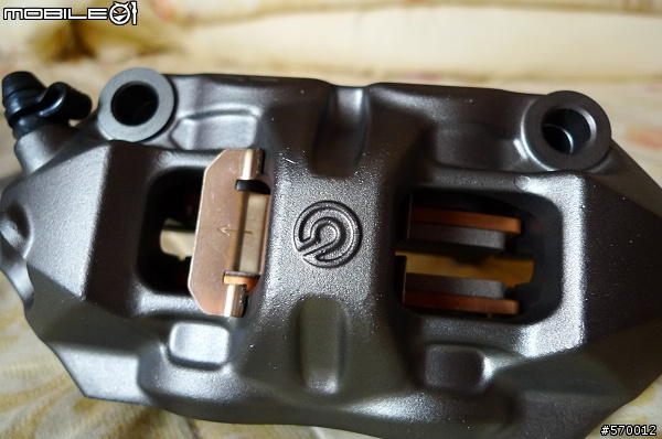 制動--神兵利器--Brembo一體成形輻射卡鉗+FREN TUBO 碳纖維油管