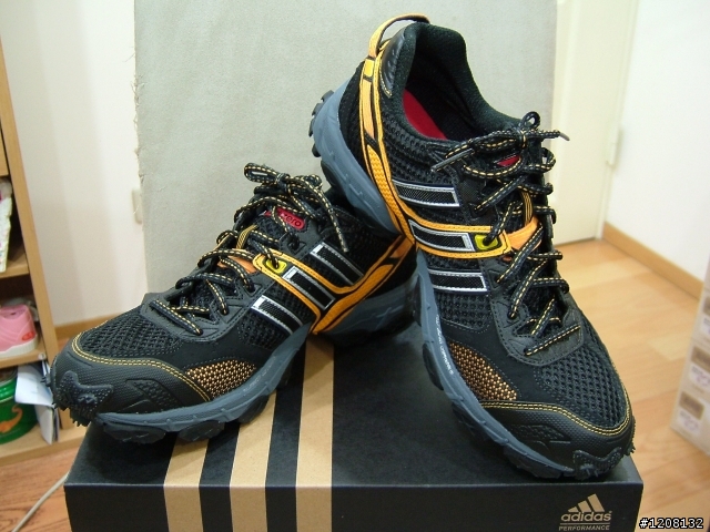 分享：adizero XT 專業越野跑鞋
