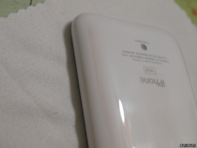 白色iPhone背蓋被皮套染色  該如何清除