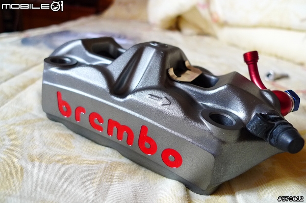 制動--神兵利器--Brembo一體成形輻射卡鉗+FREN TUBO 碳纖維油管
