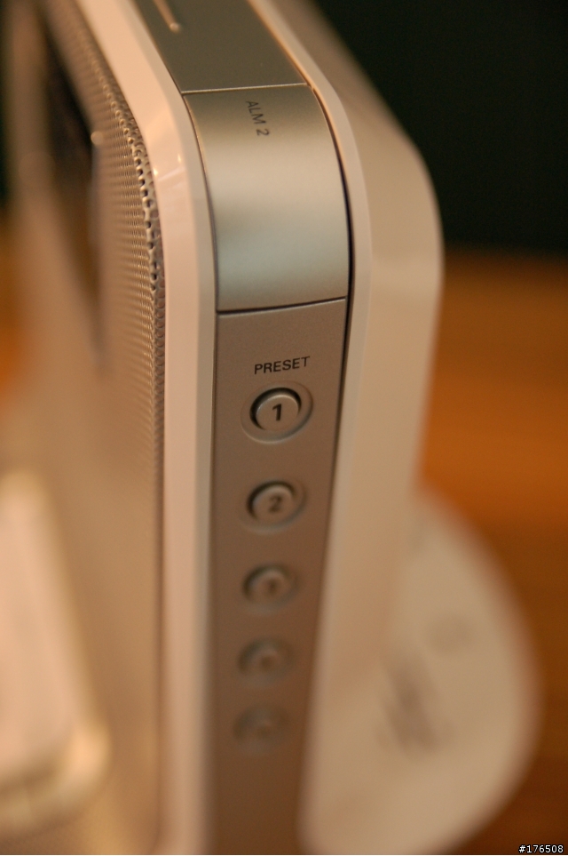 「分享」好用的ipod多媒體鬧鐘收音機喇叭(可惜不支援3ＧＳ充電)