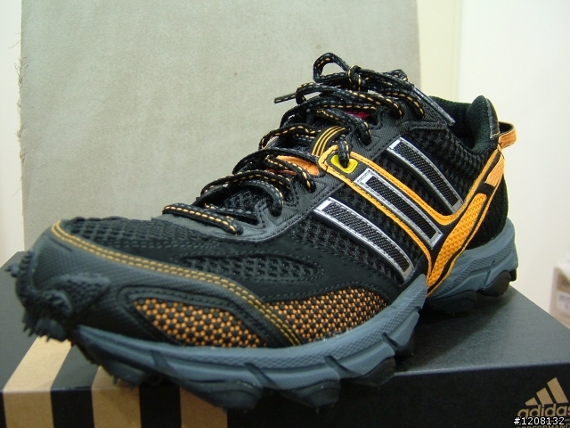 分享：adizero XT 專業越野跑鞋