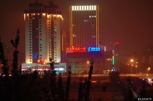 d40,夜景中的霓虹灯为什么很模糊
