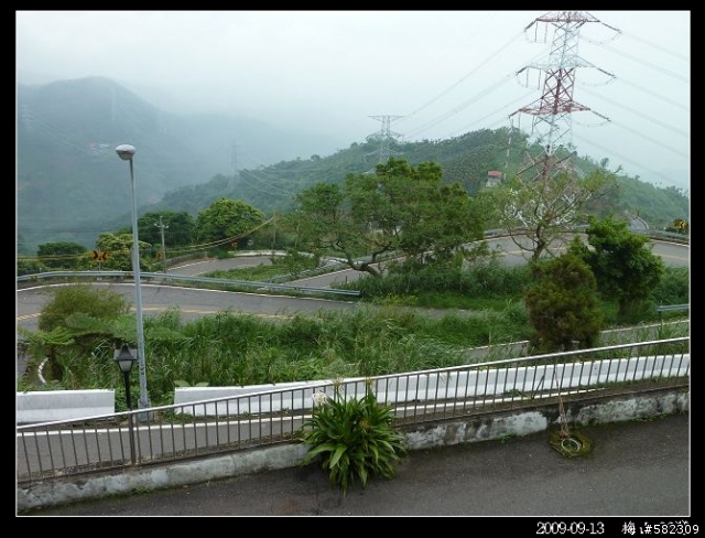 [分享]2009/9/13 梅山36彎 (黑白拍)