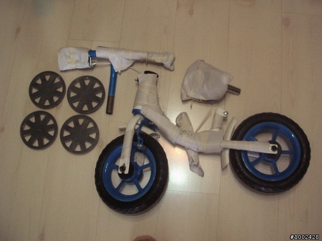 WeeRide袋鼠椅公司 2010年式 PushBike(學騎車)開箱,未完待續