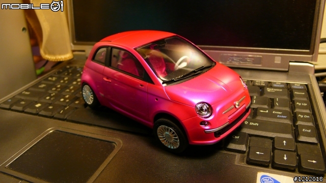 女王一同完成之 New Fiat 500 Barbie custom亮晶晶版