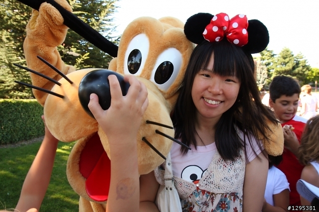 求助各位修圖高手~~該如何修掉呢??