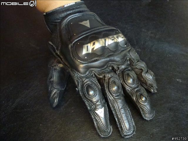 [遲來的開箱] Dainese Piston 短手套