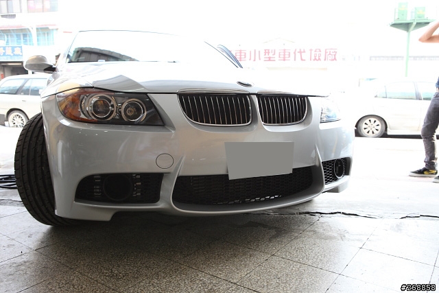 第二換335I-4門改M3前包+側裙開箱照