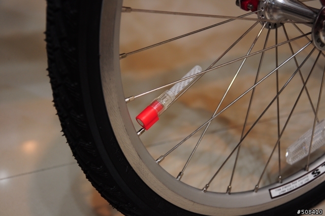 女王小牡丹紅色KHS T2入手, 搭配我白色Giant Chiron2 嘟嘟好..