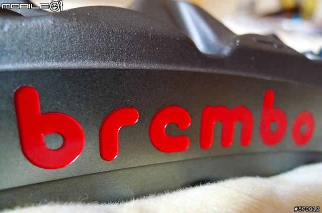 制動--神兵利器--Brembo一體成形輻射卡鉗+FREN TUBO 碳纖維油管