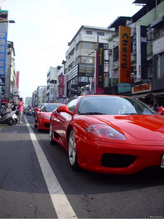 Ferrari 360 x2 帶領這哈雷大軍大鬧高雄新崛江以及中山路