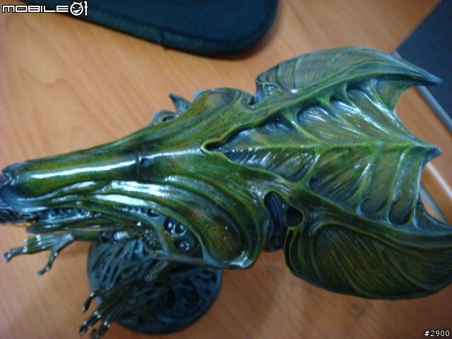 完美的生物 (ALIEN QUEEN) 胸像