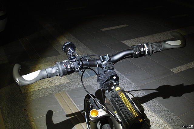 勁亮 BICYCLE HEAD LIGHT M1 F1 開箱 PK 測試